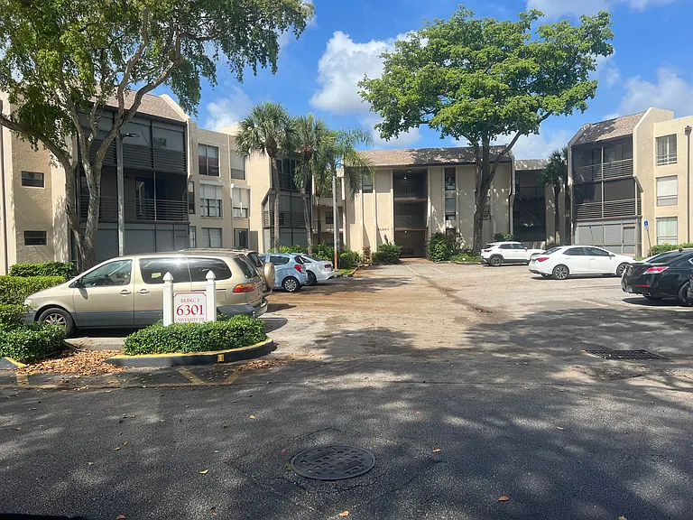 6301 N University Dr — Photo 17