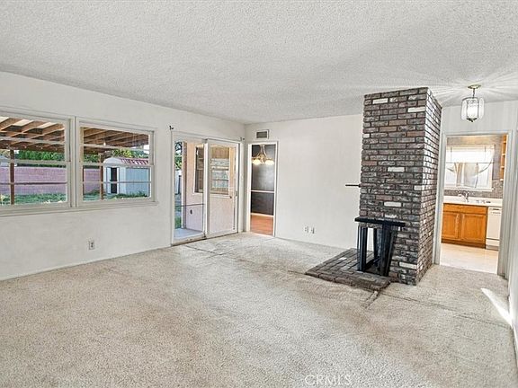 3rd image of 20412 Lorne St