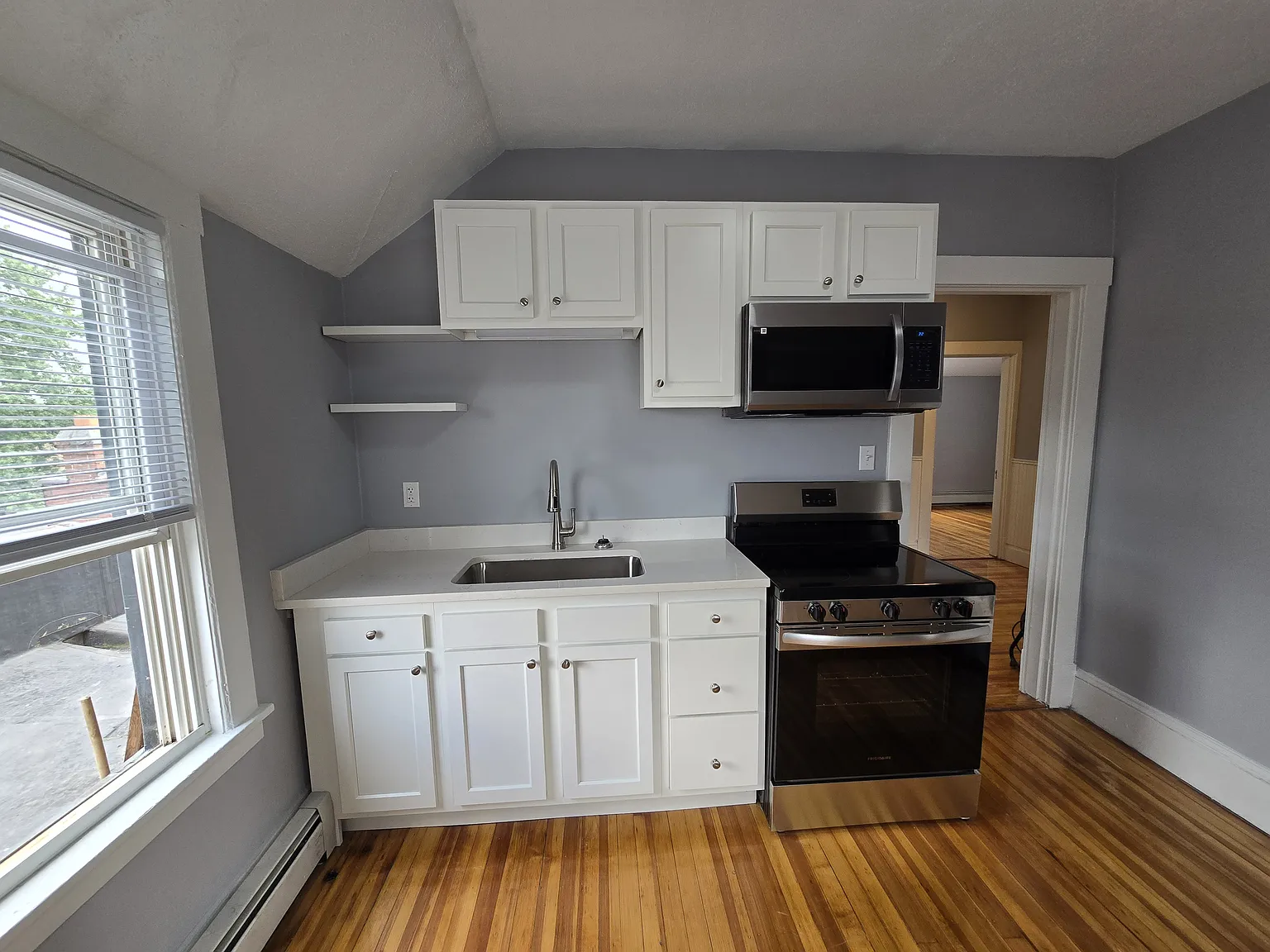 2 bed, 600 sqft, $1,600 — Photo 4