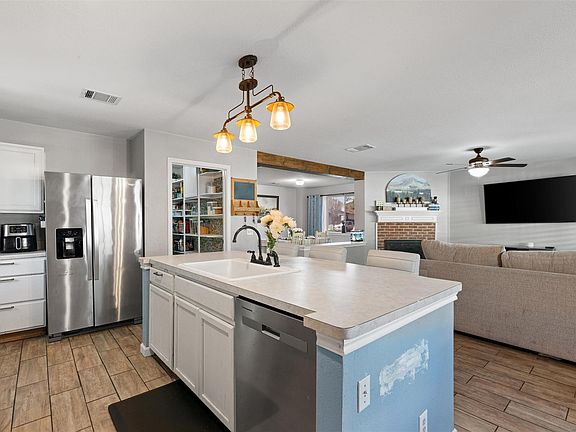 4th image of 372 Tobin Dr