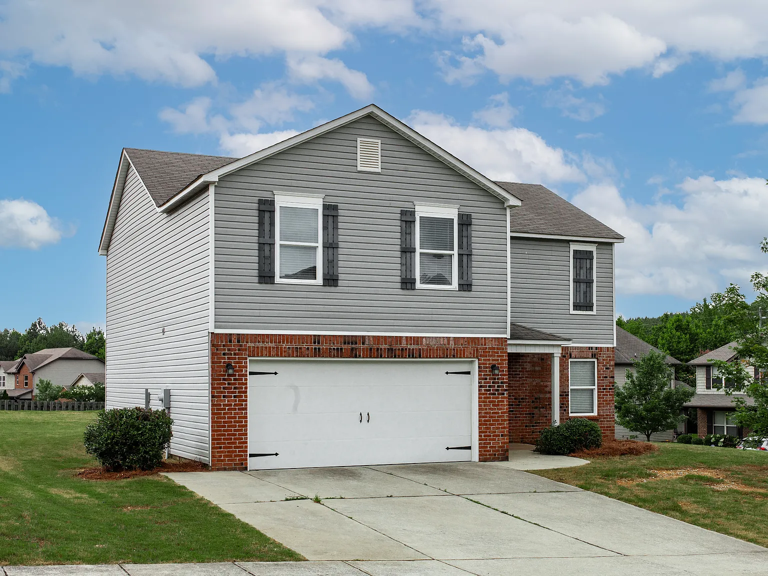 4 bed, 2.5 bath, 2211 sqft, $1,725 — Photo 1