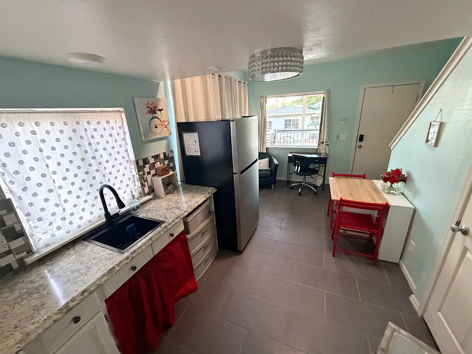 Studio, 250 sqft, $1,995 — Photo 3