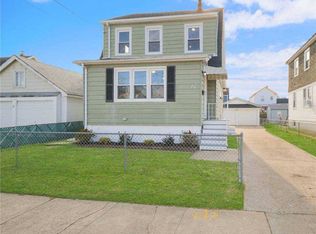 1 Wood Ln, Valley Stream, NY 11581