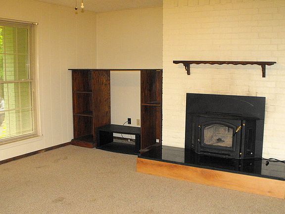 4th image of 124 Crestwood Dr