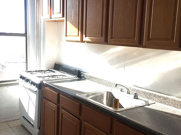 4th image of 225 Parkside Ave APT 5H