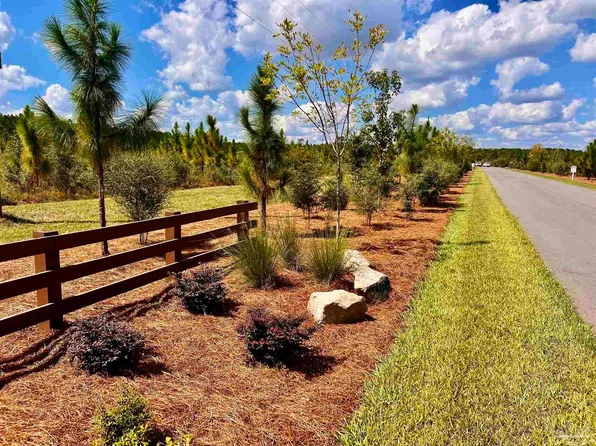 66 Naturewalk Dr N, Milton, FL 32571