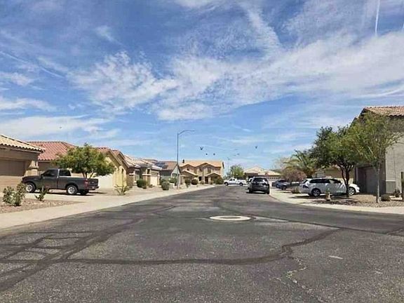 Exterior Neighborhood (street photo)