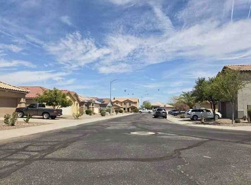 Exterior Neighborhood (street photo)