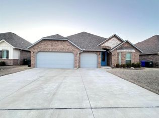 1222 Stone Creek Dr, Norman, OK 73071