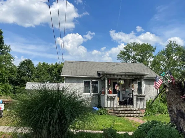 43 Vaughn Ave, Wheatland, PA 16161