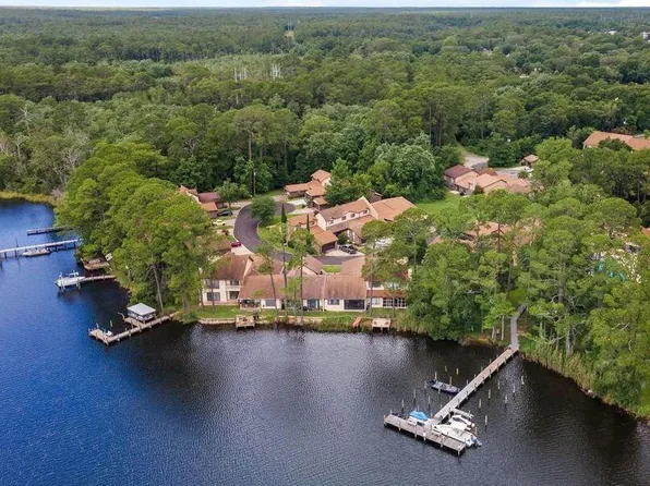 9 Hidden Cove Cir, Valparaiso, FL 32580