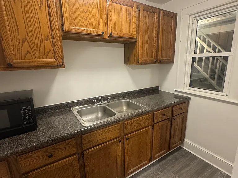 35 Rapallo Ave #2W — Photo 15
