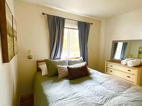 4th image of 404 S Van Buren St #7