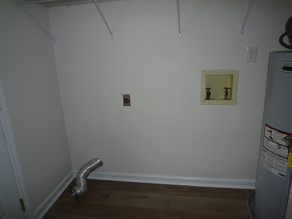 5th image of 4921 Annette Dr
