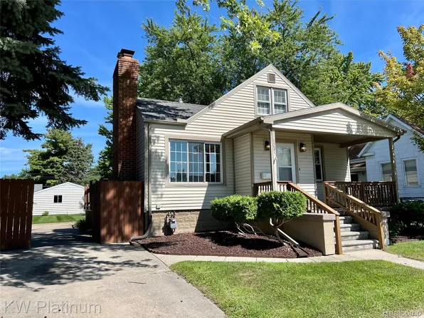 1031 White St, Port Huron, MI 48060