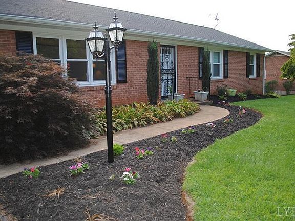 3rd image of 202 Nottingham Cir