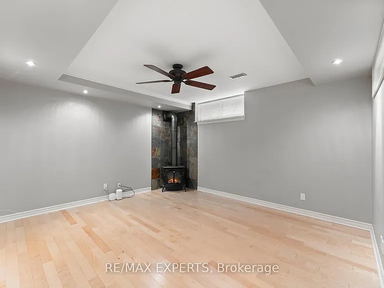 100 Hesp Dr #BASEMENT — Photo 8