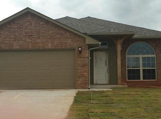 2401 Shell Dr, Midwest City, OK 73130