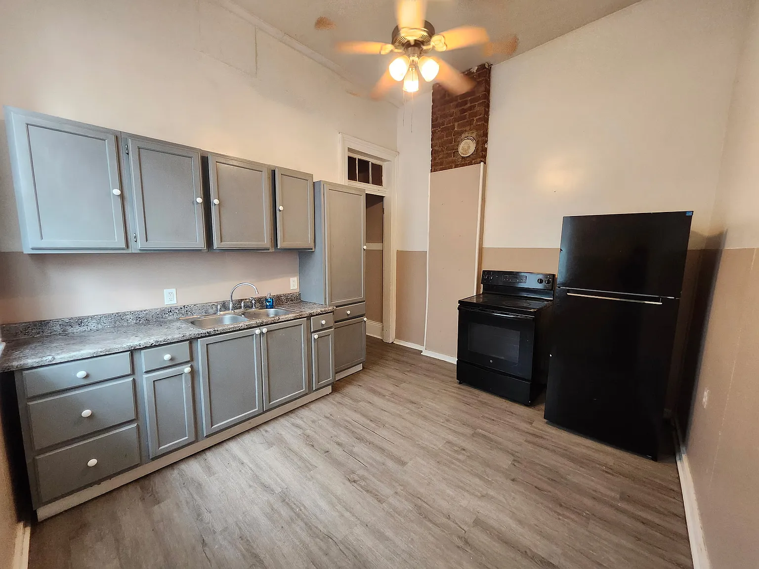 3 bed, 1000 sqft, $1,500 — Photo 3