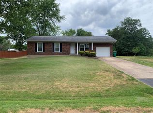 1135 Vicksburg Dr, Festus, MO 63028