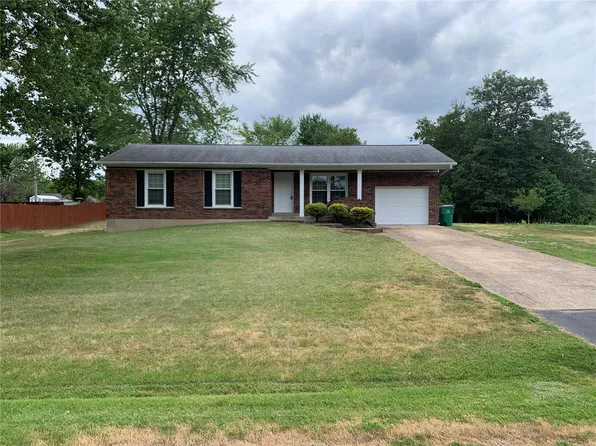 1135 Vicksburg Dr, Festus, MO 63028