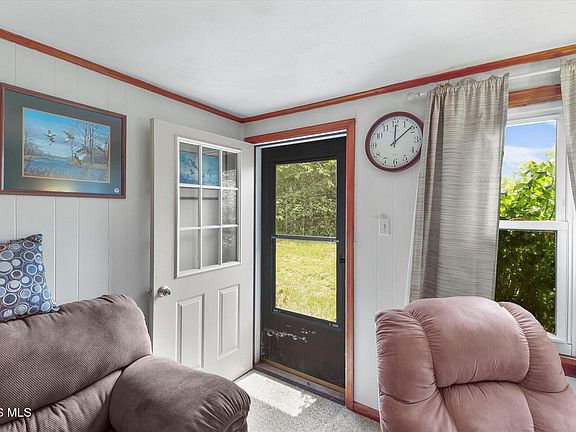 5th image of 882 Sand Ridge Rd