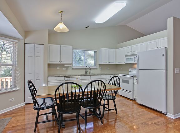 3rd image of 889 Mulberry Ct