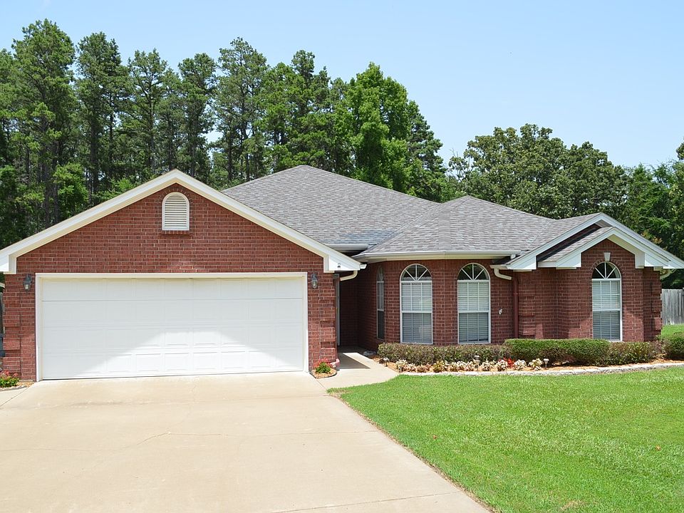 Front view of home.