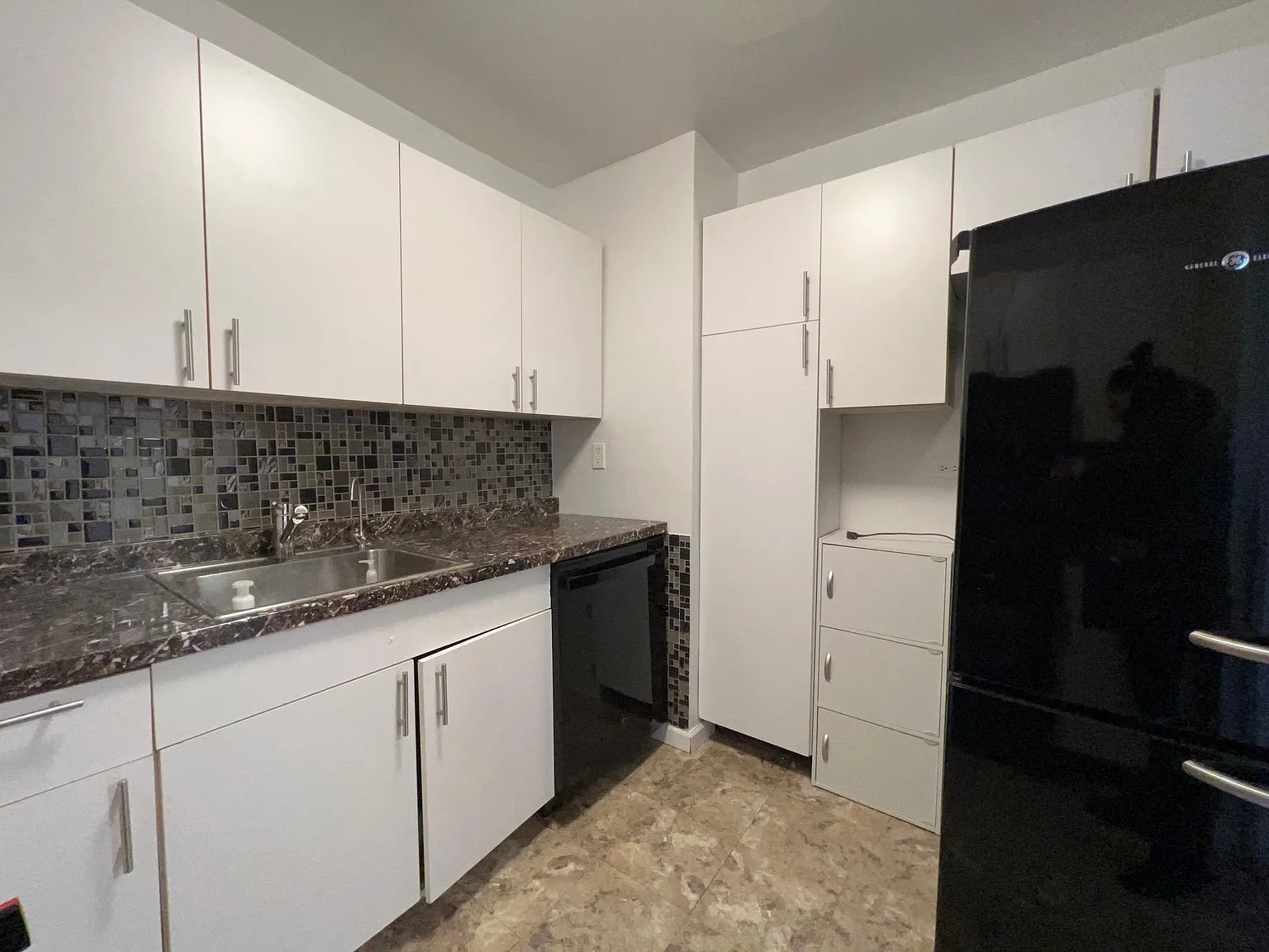 1 bed, 800 sqft, $2,300 — Photo 3