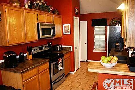 5th image of 1511 Flameleaf Dr