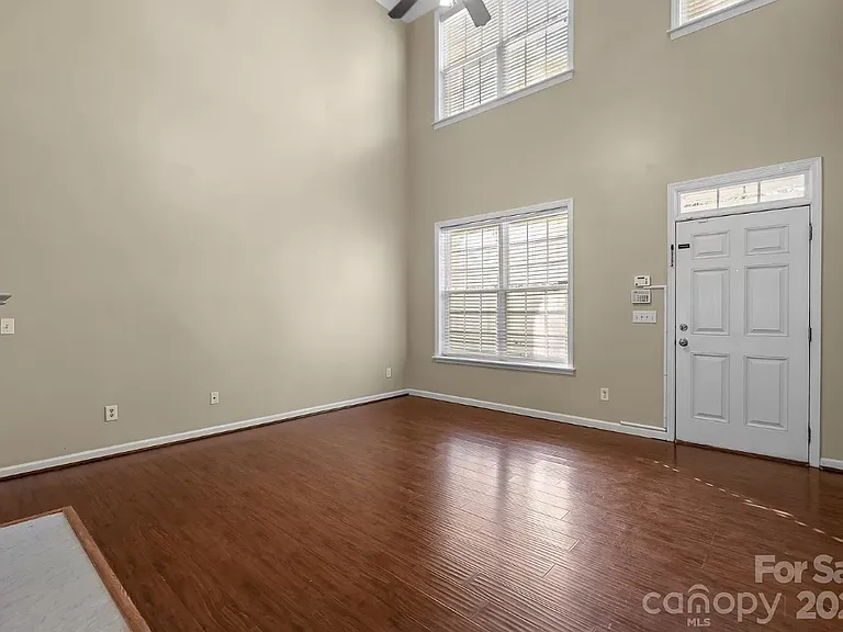 7607 Abigail Glen Dr — Photo 3