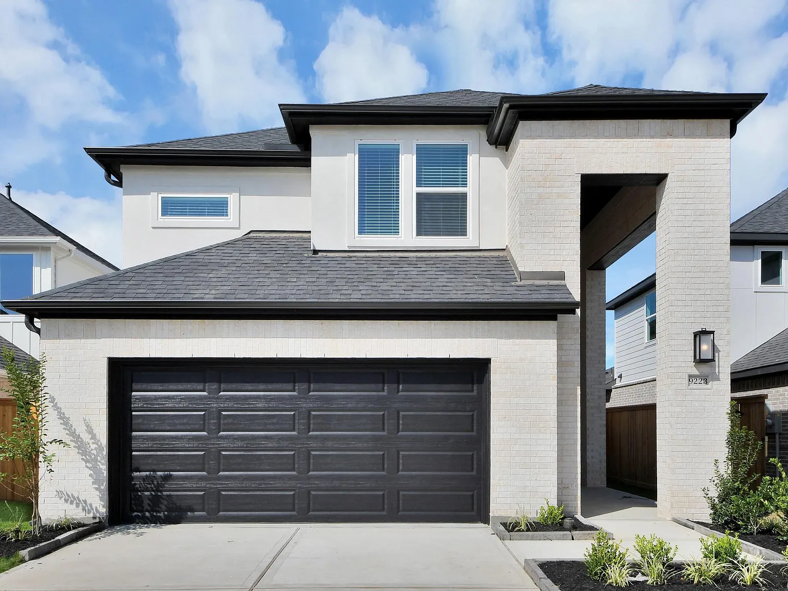 4 bed, 3.0 bath, 2405 sqft, $3,300 — Photo 3