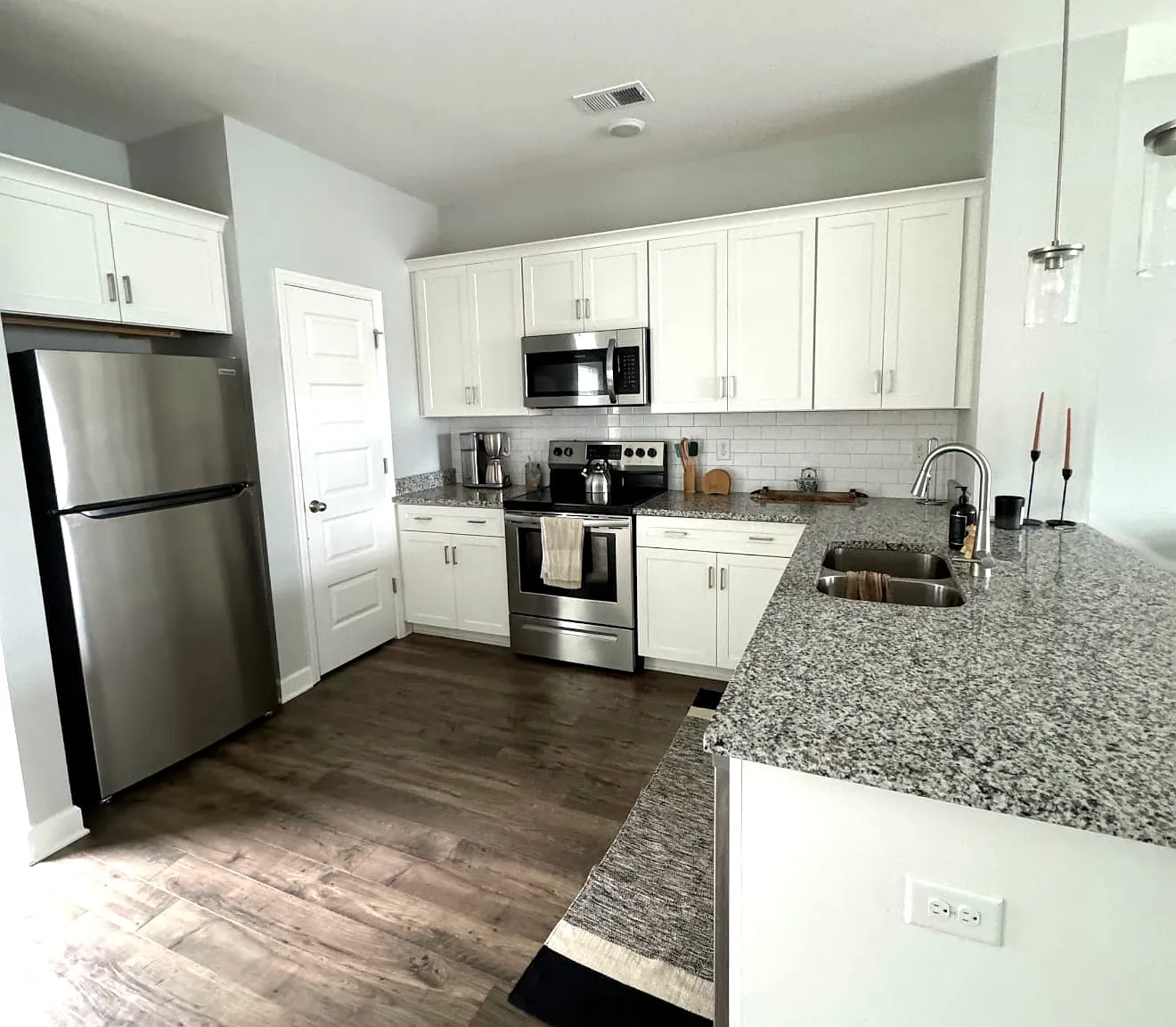 2 bed, 2.5 bath, 1251 sqft, $1,625 — Photo 4