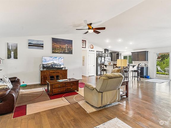 4th image of 8013 Mcintyre Lane NE