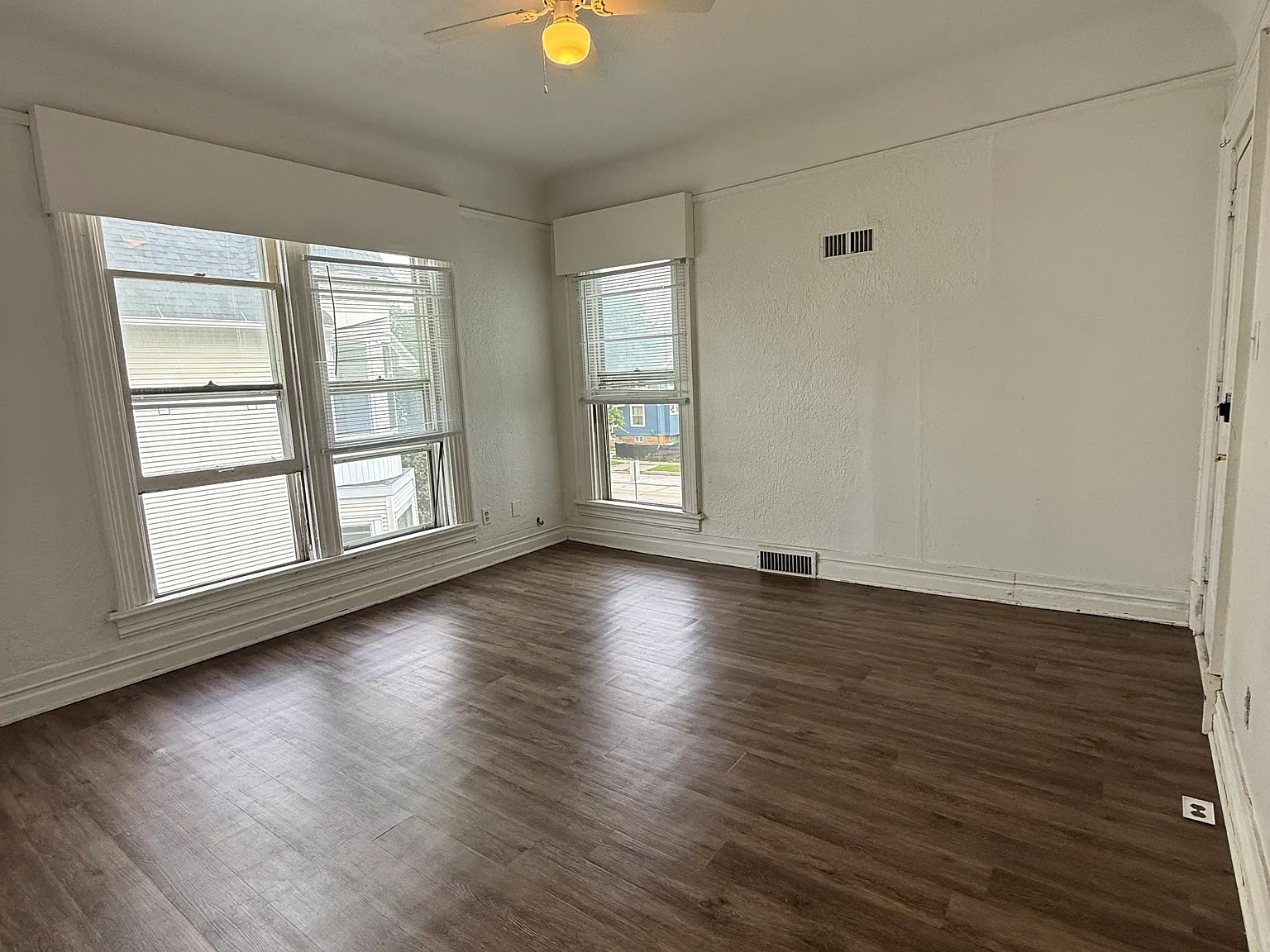 1 bed, $1,000 — Photo 2