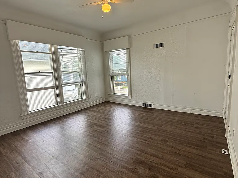 1534 2nd Ave SE #D — Photo 2