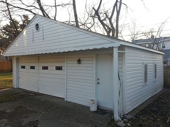3rd image of 419 Park Ave