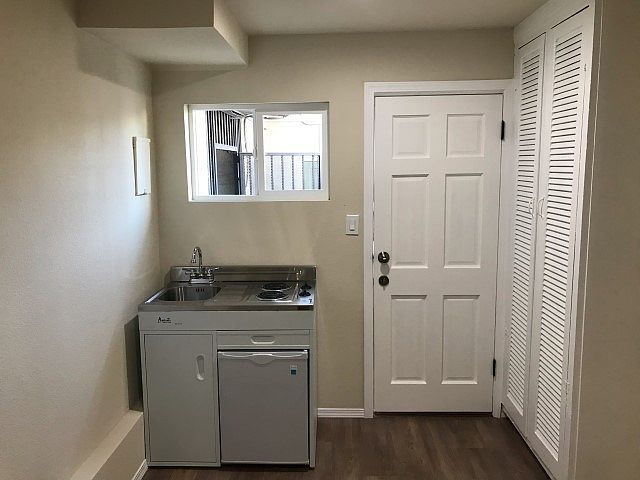 2nd image of 1527 Junipero Ave