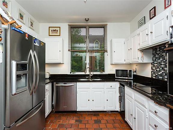 4th image of 111 W Pine Pl #13