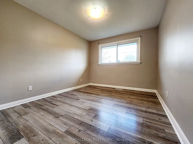 58 Athabasca St — Photo 11