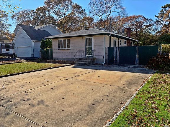 3rd image of 130 Mill Dr