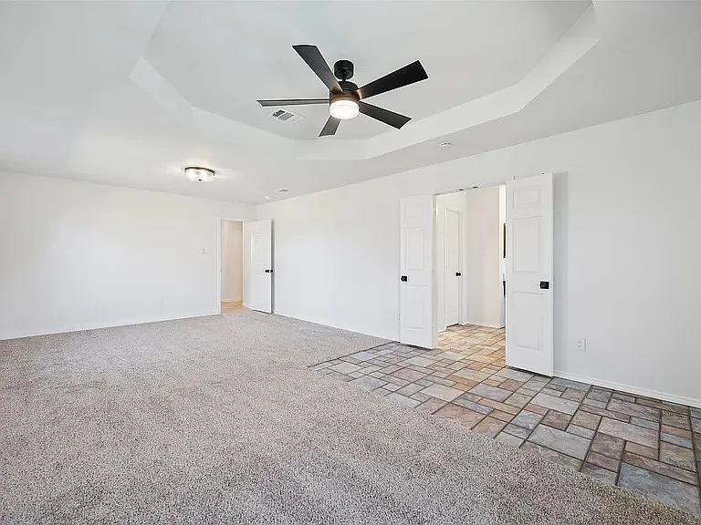 1016 Grand Central Pkwy — Photo 8