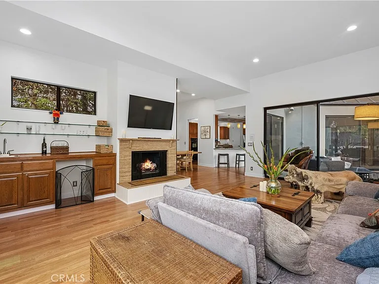 341 S Meadows Ave — Photo 4