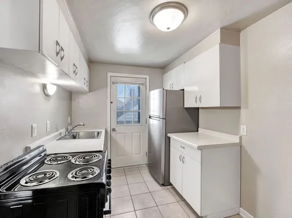 1190 Minahan St APT 2, Green Bay, WI 54303