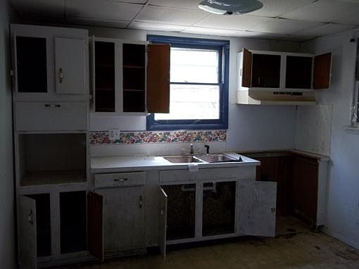 3rd image of 3304 Mayfield Dr