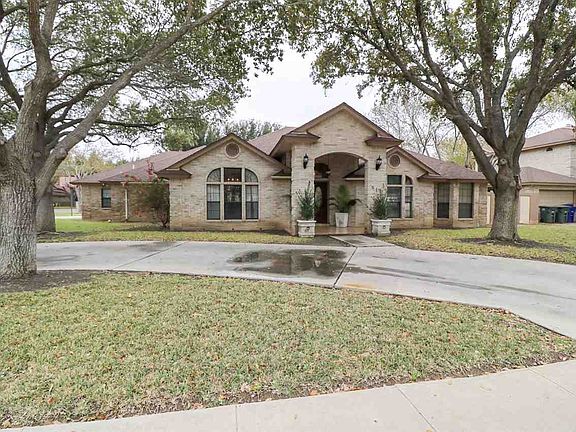 3rd image of 611 Saint James Dr