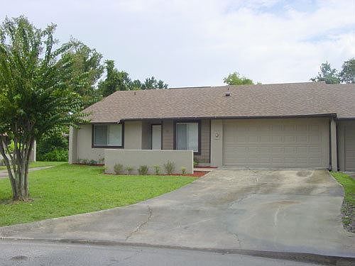 1st image of 106 Sycamore Ct