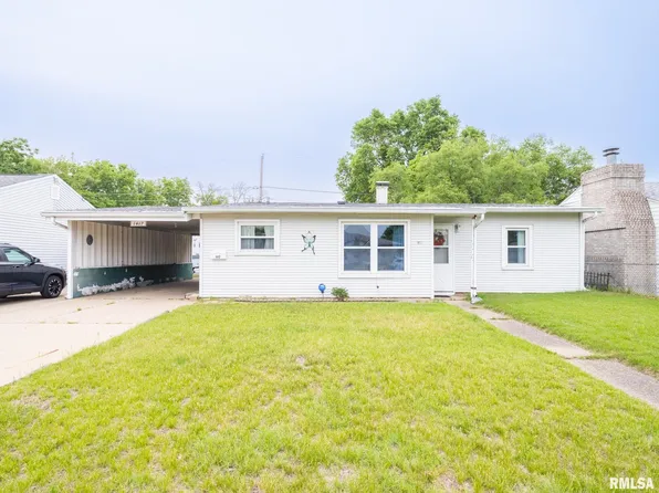 1417 Camden St, Pekin, IL 61554