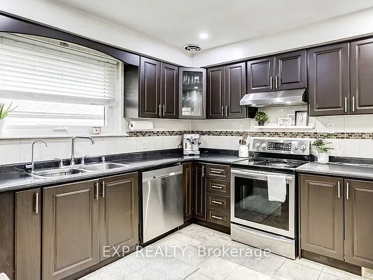 72 Billington Cres #UPPER — Photo 11