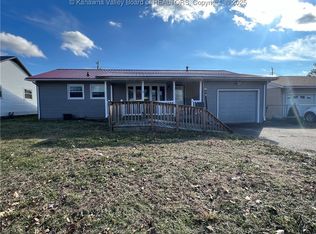 712 Cherry St, Ravenswood, WV 26164